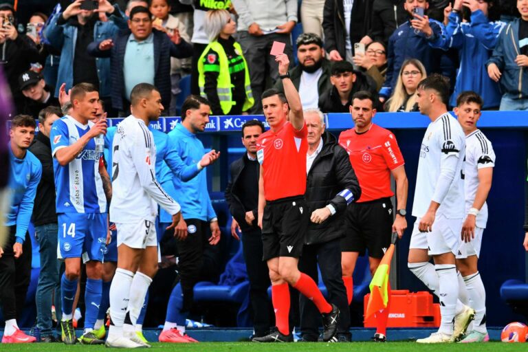 ROKETSLOT ~ Kylian Mbappe Mendapat Kartu Merah